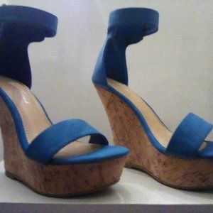 Royal blue unworn ankle strap platform shoes with open toes. Size 7.
